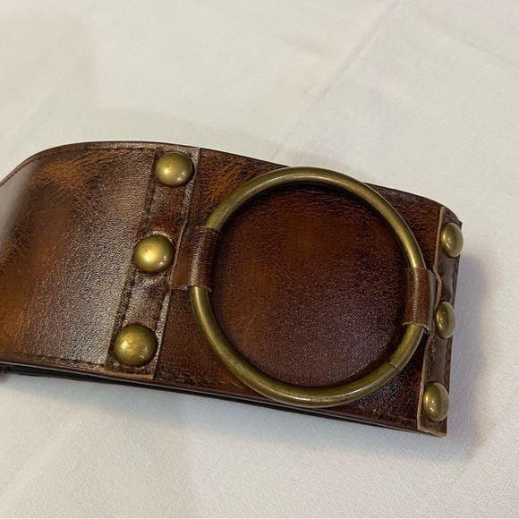 Wide Faux Leather Boho Style Brass Embellished Womens Belt Size 2X EUC - Picture 2 of 10